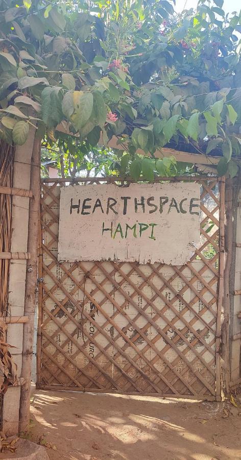 Hearthspace Hampi - Small Home, A Low-Impact Backpackers Hostel Екстер'єр фото